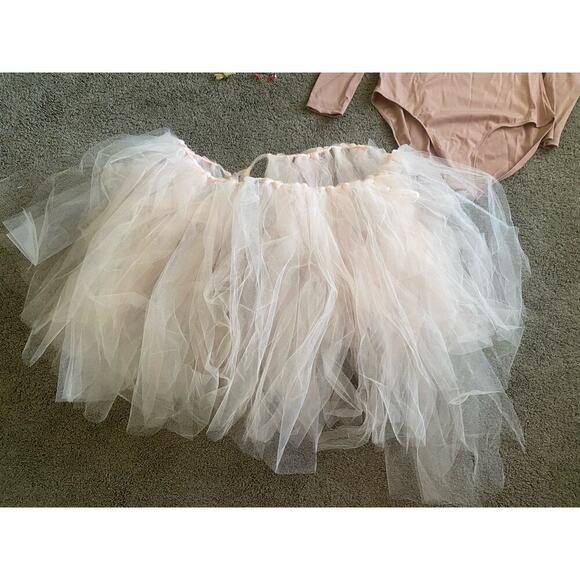 3 Little Pigs and the Big Bad Wolf Family Costumes - Picture 2 of 13